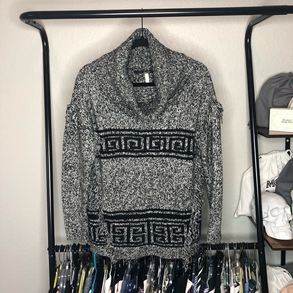 kensie Oversized Gray Fringe Greek Key Sweater - Picture 1 of 6
